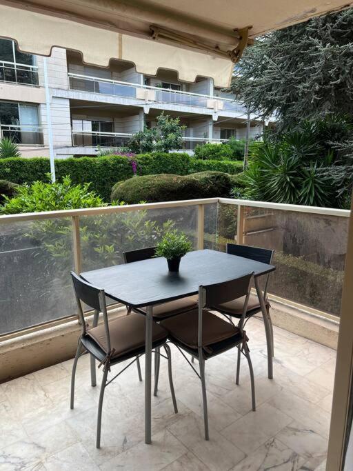 Proche Et Vieil + Parking